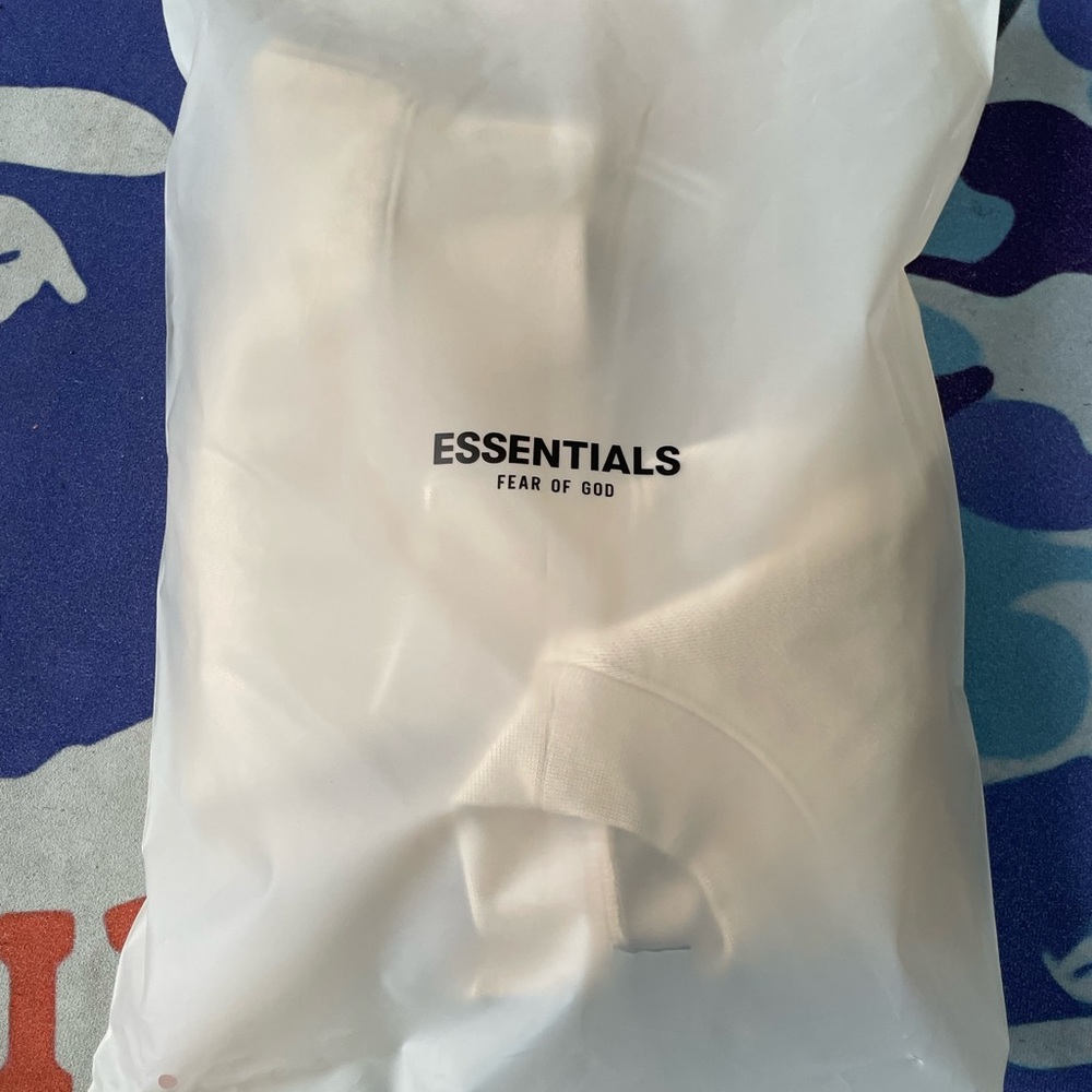 Kid’s essentials sweatshirt size 10